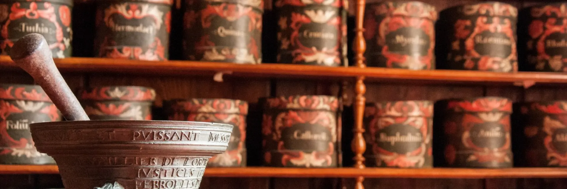 Apothicairerie├® Stevan Lira8 Large 1