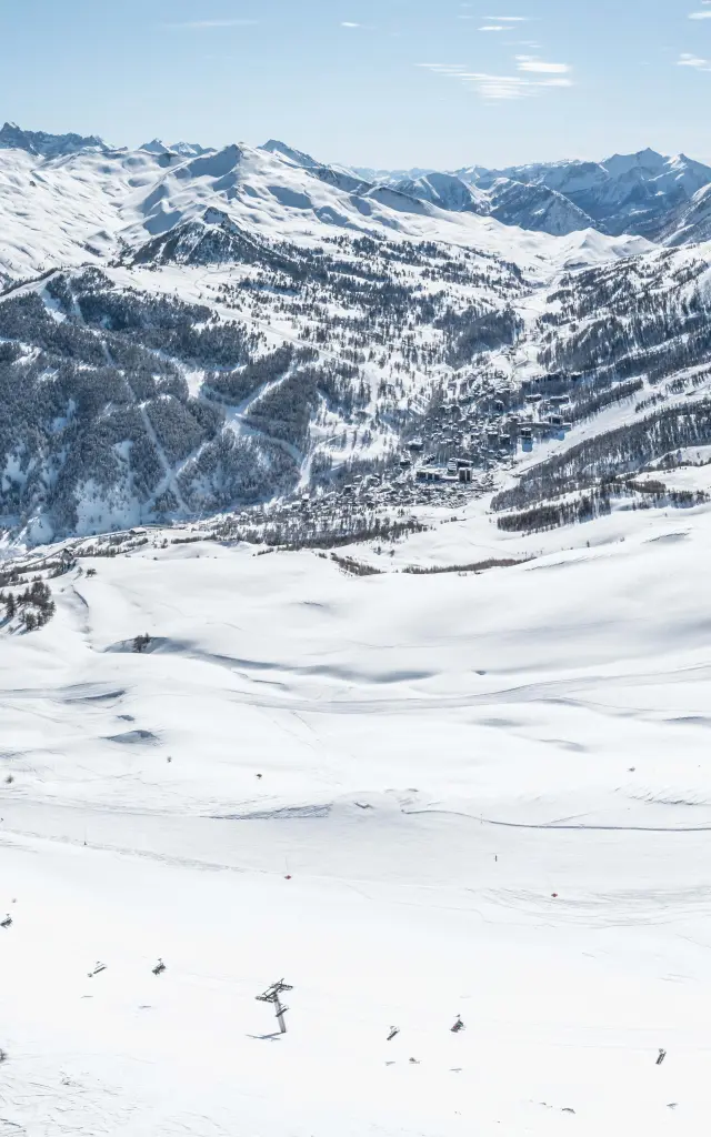 Vue panoramique du domaine skiable de la Forêt Blanche