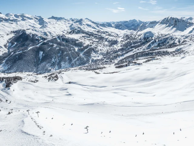 Vue panoramique du domaine skiable de la Forêt Blanche