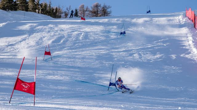 Une partie du groupe technique de l'équipe de France de ski alpin à l'entrainement sur le stade de l'Ubac à Vars.