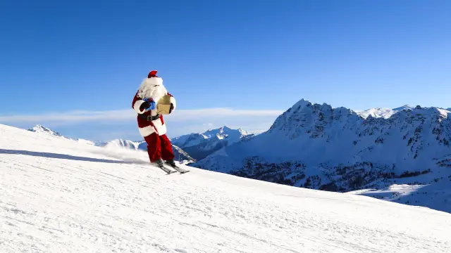 Le Père Noël sur les skis à Vars