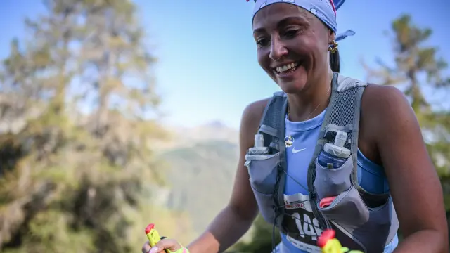 Traileuse en train de parcourir le KV en souriant