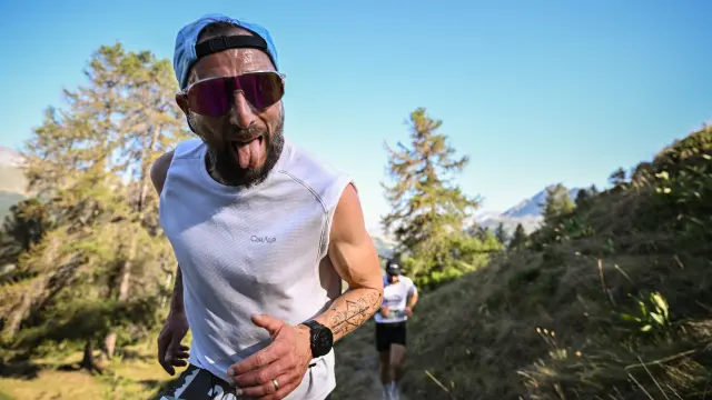 Traileur en train de parcourir le KV en tirant la langue
