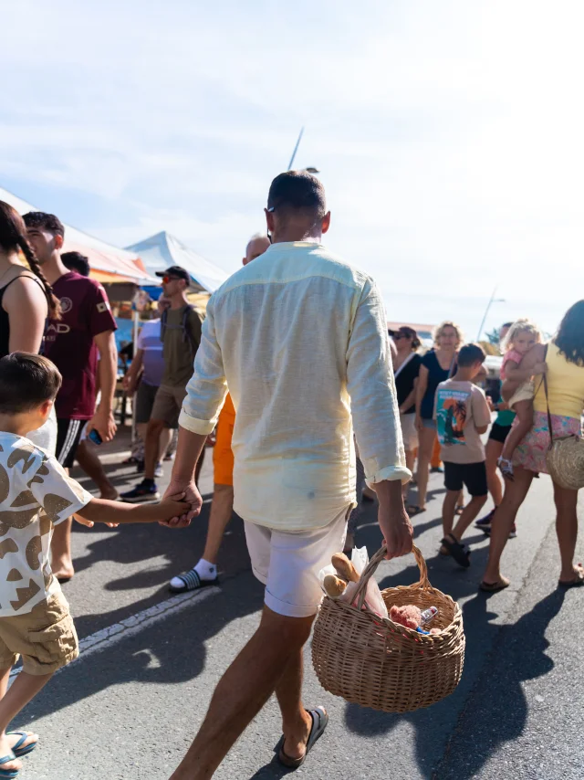 Le matin en famille au marché