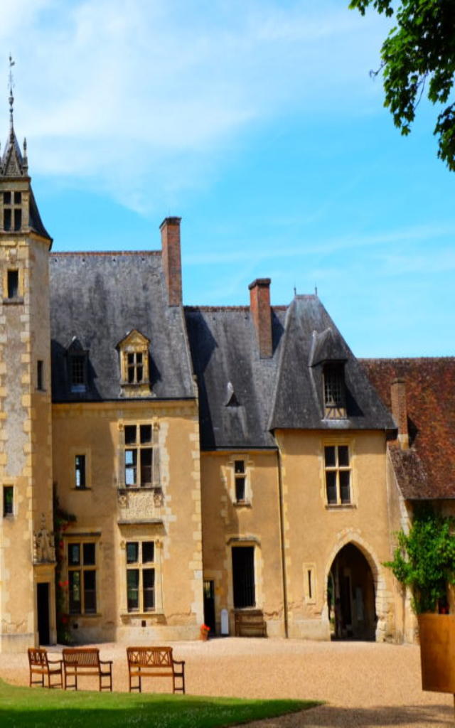 Façade Maison natale de Ronsard à Vallée de Ronsard