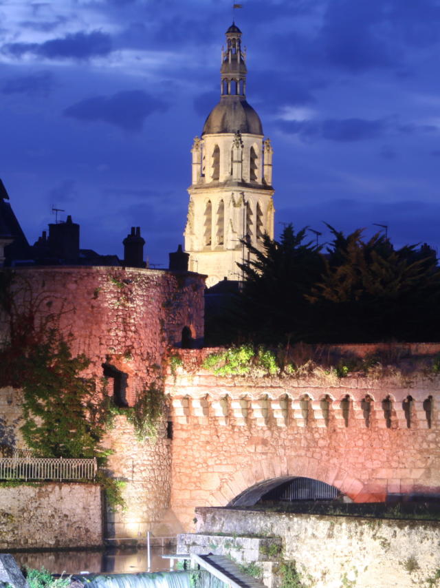 Porte d'eau by night