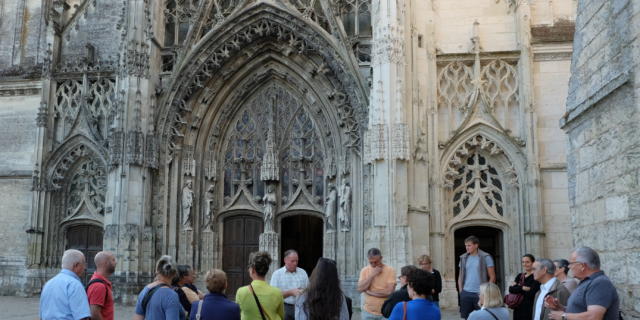 Visite guidée devant l'Abbaye de la Trinité à Vendôme