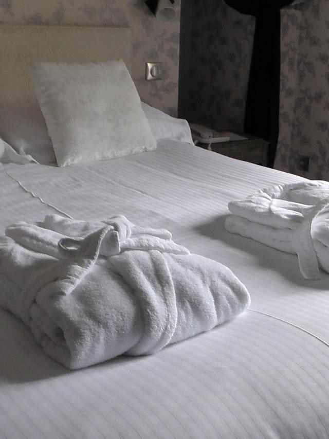 Lit dans une chambre d'hôtel en Vendômois