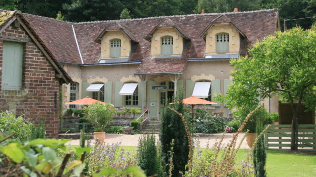 Façade du salon de thé au Jardin du Plessis Sasnières