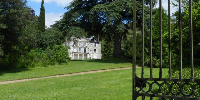 Entrée du parc Botanique de la Fosse à Fontaine-les-Coteaux