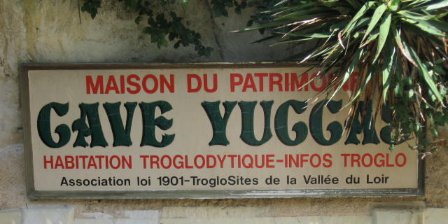 Façade de la Cave Yuccas à Trôo