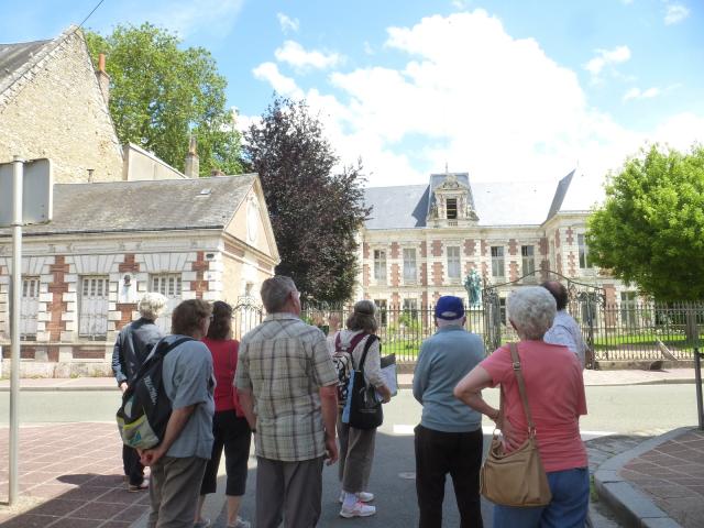 Groupe de personnes en visite à Vendôme