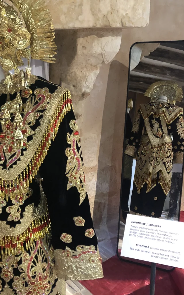 Musée Des Costumes et parures du Monde