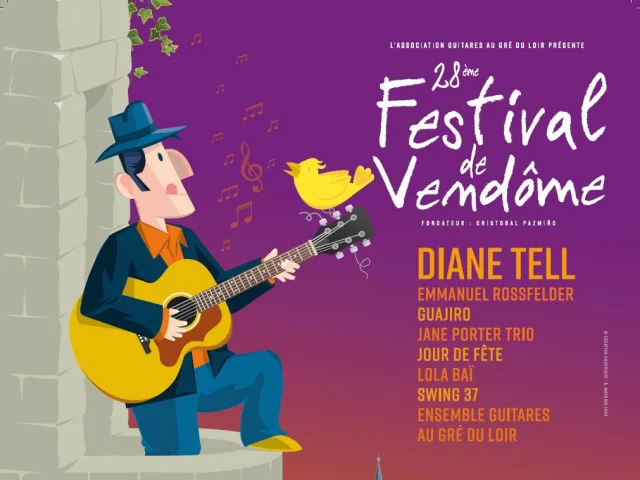 Affiche du festival de Guitare avec homme qui joue de la guitare sur une terrasse d'un immeuble avec fond d'une ville rosé violine (en dessin)