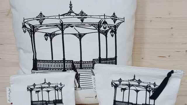 Au Fil Du Loir Montoire Kiosque Noir Ensemble