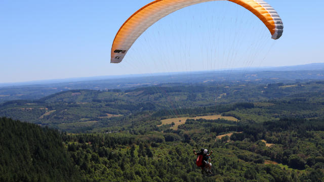 Parapente avec la station Chaumeil Sport Nature