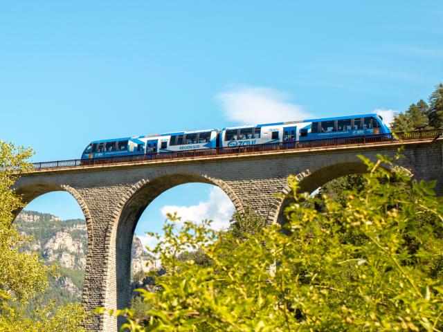 Trains des Chemins de Fer de Provence bleu