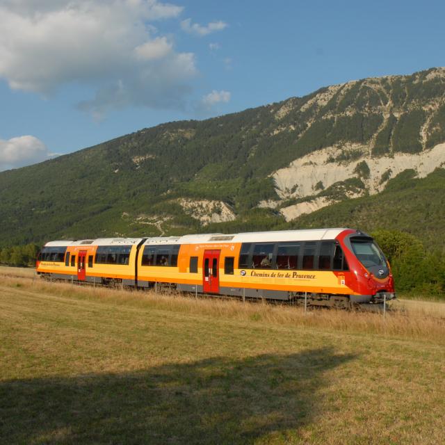 Train des Chemins de Fer de Provence orange