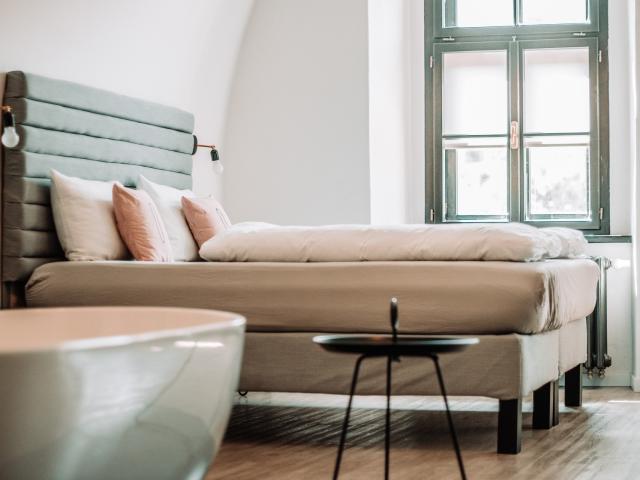 bedroom-gb1e880b24-1920.jpg