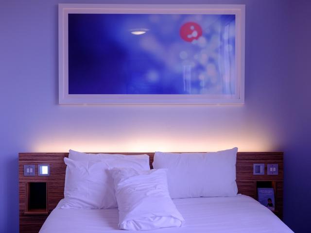 bedroom-gff1b20768-1920.jpg