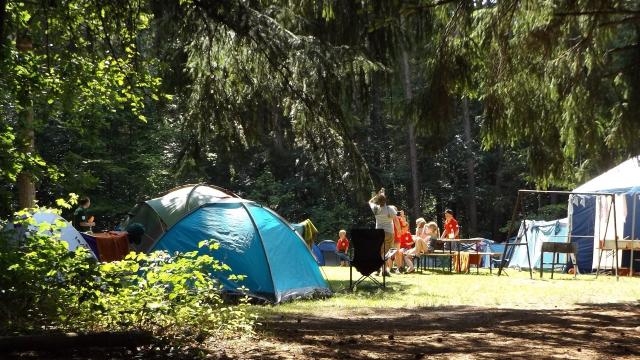 camp-g9de5d485d-1920.jpg