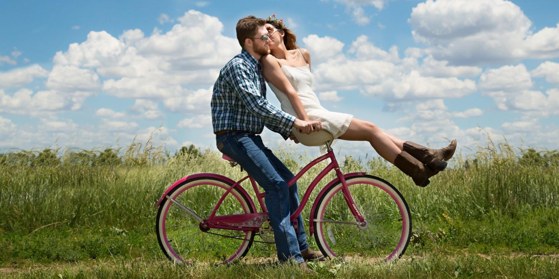Amoureux Velo Champs Canva Pro