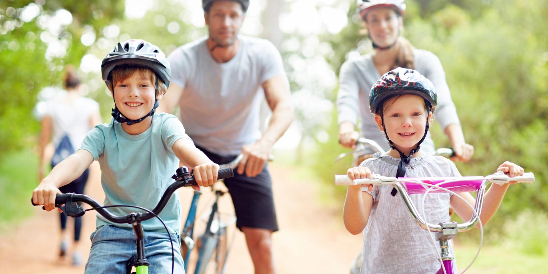 En Famille A Velo Canva Pro