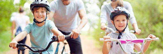 En Famille A Velo Canva Pro