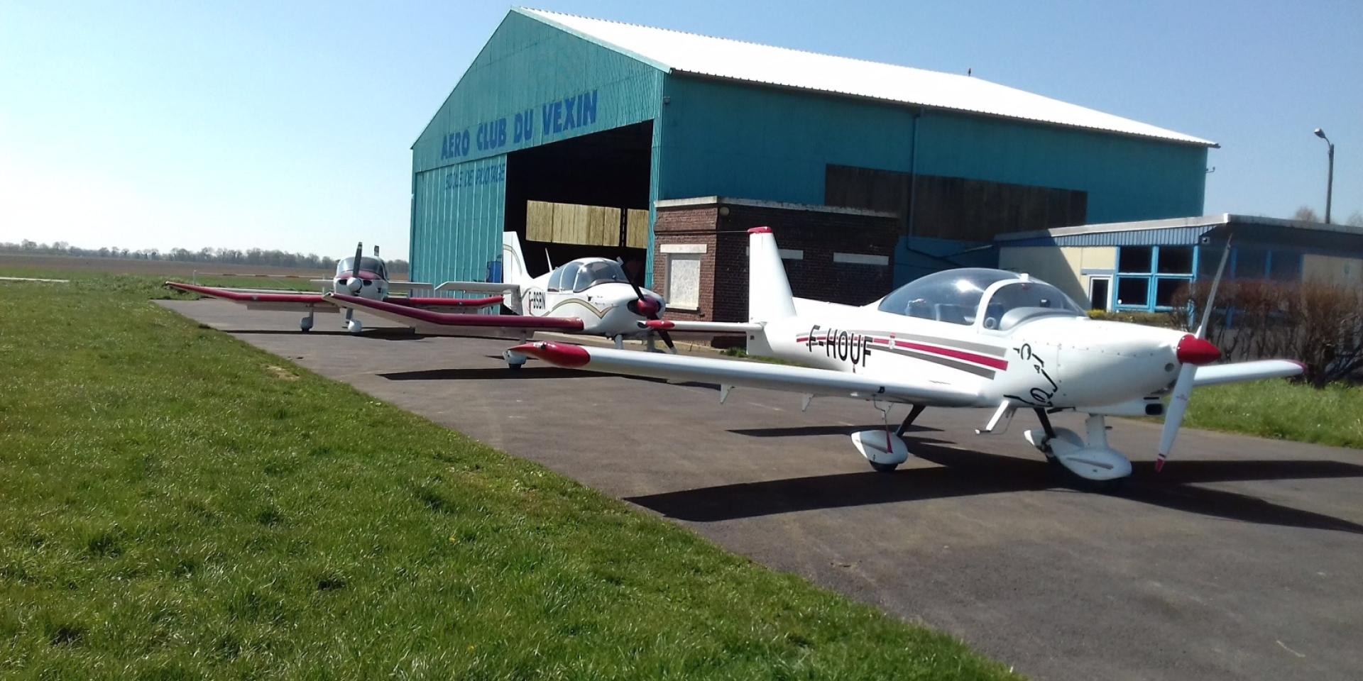 Planes in front of Hangar Bernard Lamboley Aero Club Du Vexin