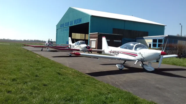 Planes in front of Hangar Bernard Lamboley Aero Club Du Vexin