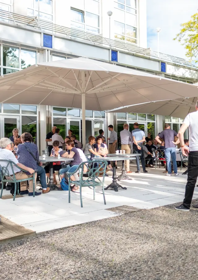 Assistant communication