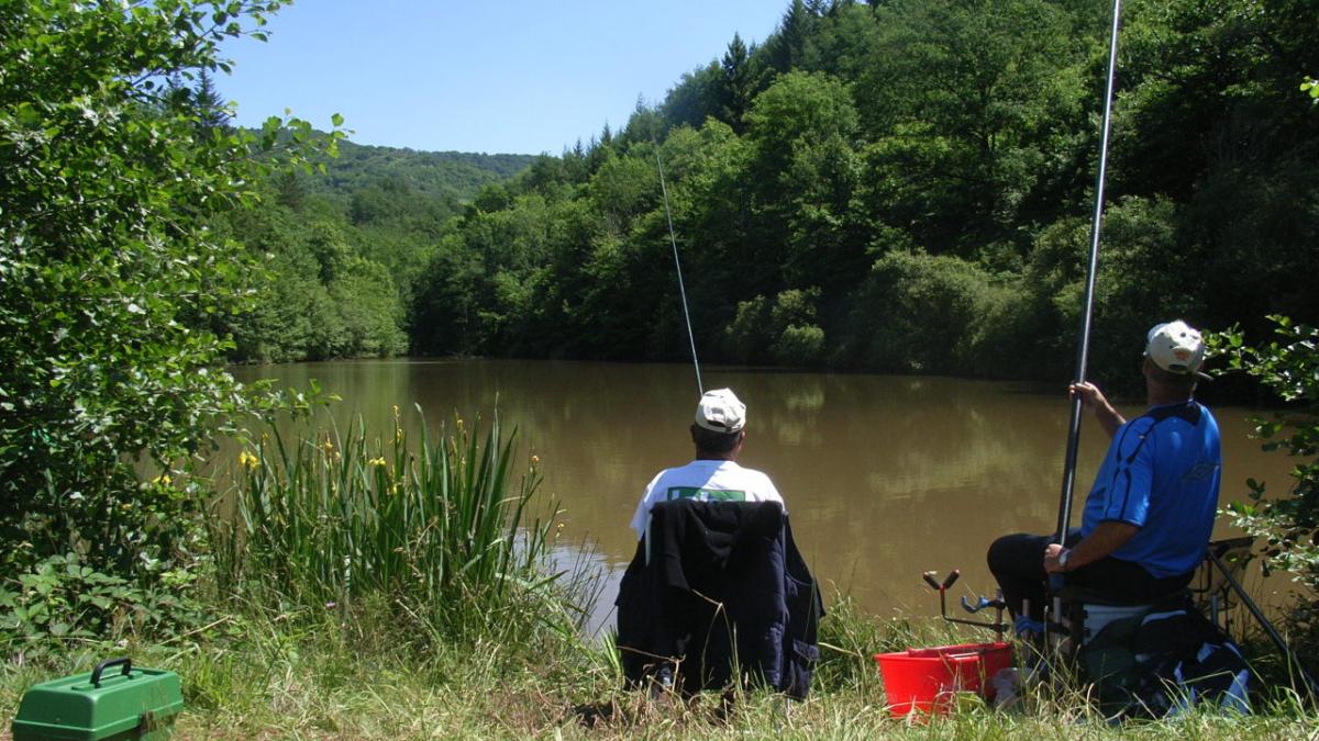 Pêche en famille à la journée dans un étang privé