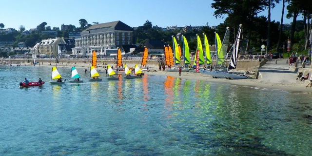 Bretagne Nautisme Voie Cote De Granit Rose Trestraou Centre Nautique