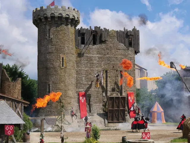 Vendee Le Puy Du Fou Moyen Age Chateau