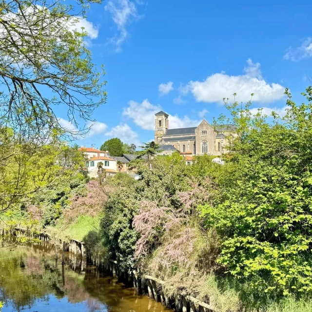 Vendee Paysage Village Riviere Recadree