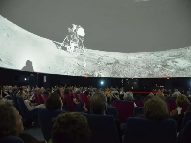 Planetarium Salle Spectacle Lune Reduite