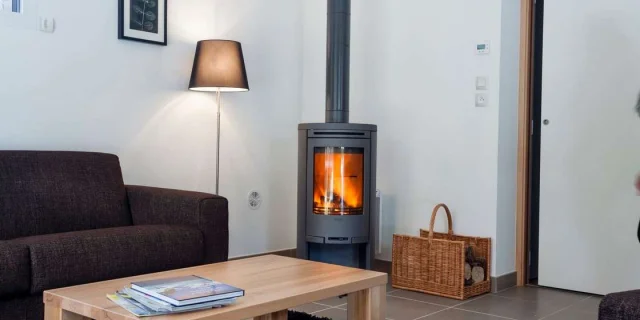 Villagedegites Granges De Leo Ariege 05 Gite Interieur Feu Cheminee Poele Ambiance Montagne Reduite