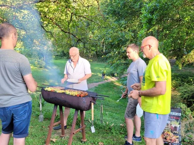 Village De Gites Grange Du Heron Aveyron Familievakantie Grill
