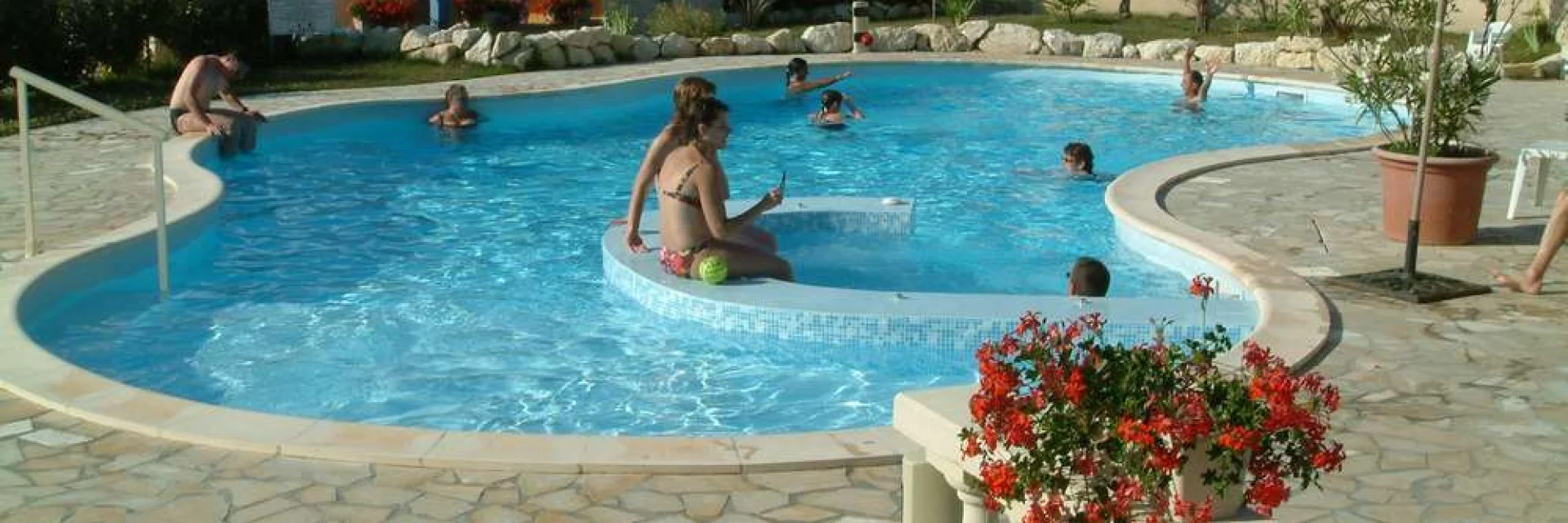 Vermietung Ferienhaus Chalet Pmr Behindertengerecht Ferienwohnungen 23 Mit Behindertengerechter Pool Behindertengerecht Feriendorf