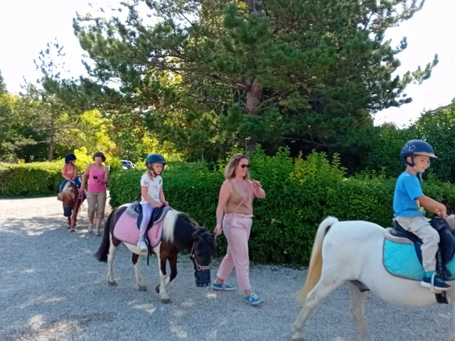 Villagedegites Lot Et Garonne Ferme Couderc 05 Kinderactiviteiten Ponyrijden Paardrijden 02