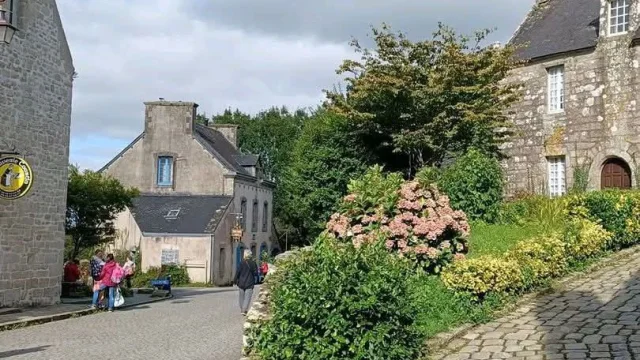 Reserver Gite Location Vacances Gites Finistere Locronan Maisons Village Pittoresque Visiter