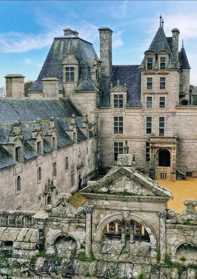 Reserver Gite Location Vacances Gites Finistere Chateau Kerjean Patrimoine Visiter