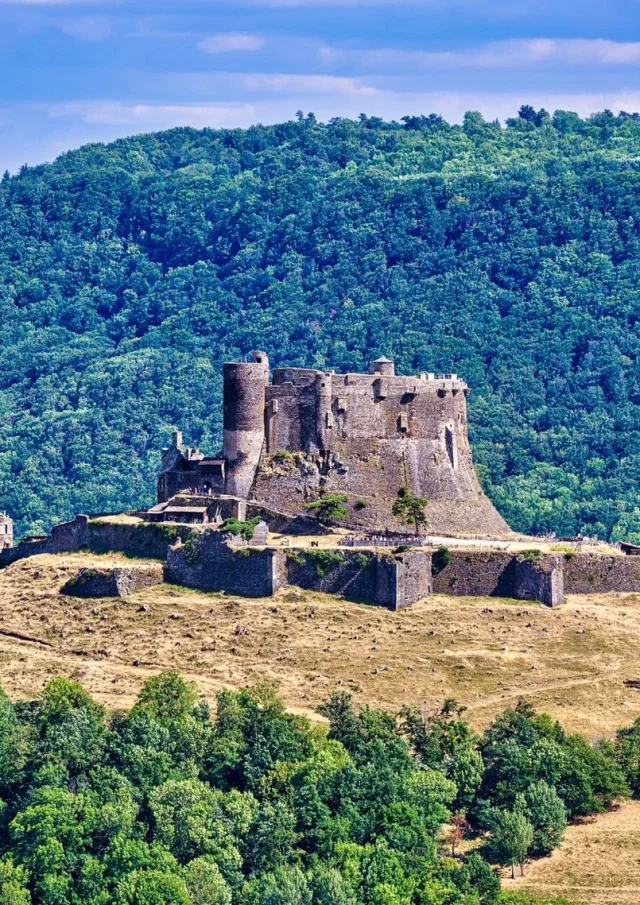 Gite Location Montagne Vacances Puy De Dome Murol Chateau Patrimoine