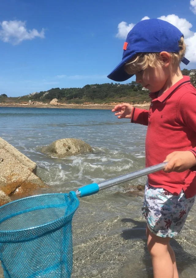 Gite Vacances Mer Bretagne Plage Enfant Epuisette C Bertrand Lhotellier