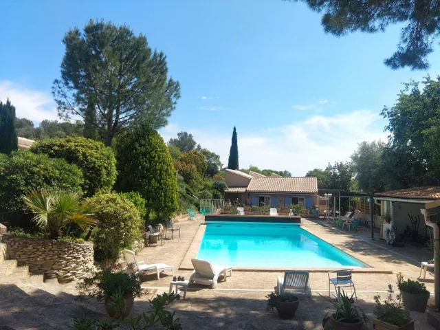Locations Vacances Piscine Drome Luberon Gite
