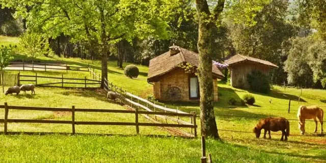 Randonnee A Cheval Gite Vacances Famille Equitation Dordogne