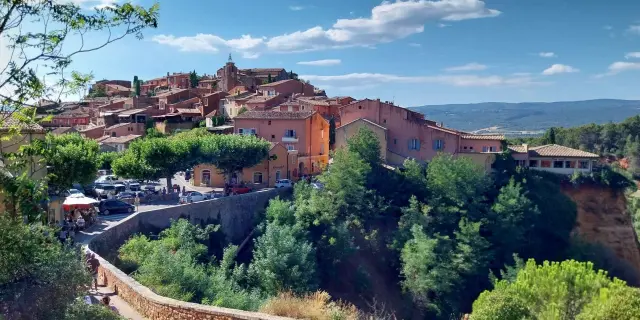 Location Vacances En Provence Visiter Vaucluse Roussillon Vue Du Village Perche