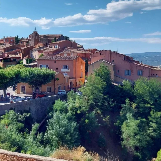Location Vacances En Provence Visiter Vaucluse Roussillon Vue Du Village Perche