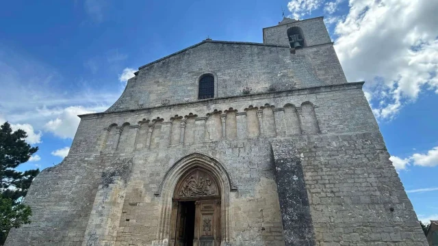 Location Vacances En Provence Visiter Vaucluse Saignon Village Eglise Facade