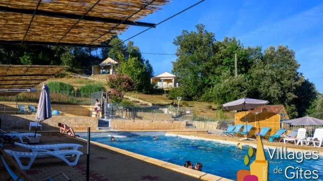 Gite Avec Piscine Village De Gites Au Creux Des Arbres Dordogne